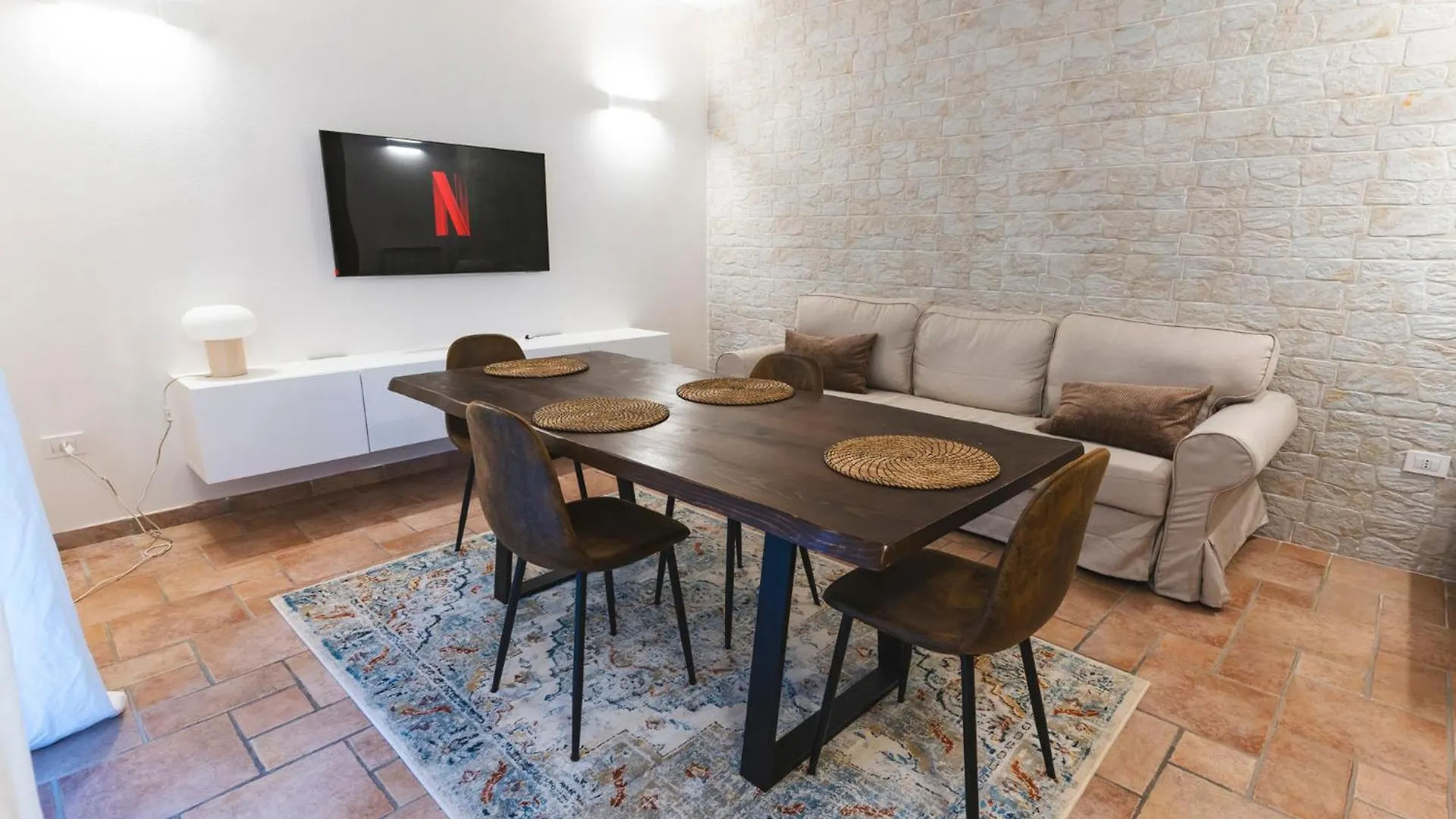 アパート Moderno Appartamento A 2 Passi Dalla Stazione プラート